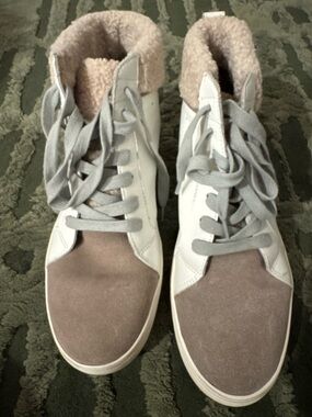 Blondo Taupe and White Lace-Up Shearling Collar Boots
